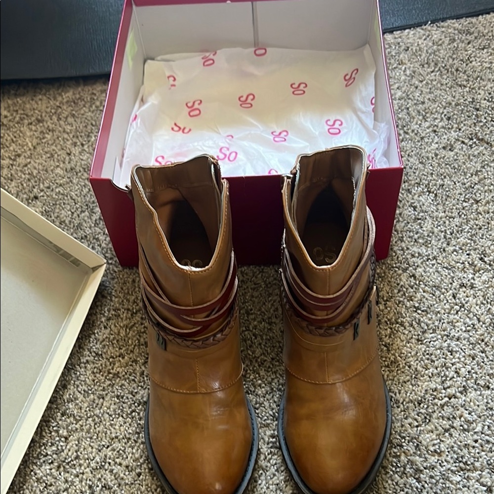 Brown Ankle Boots with Braided Detail